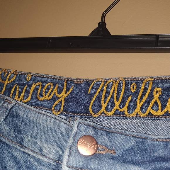 Lainey Wilson Bell Bottom Women Jeans 32"x32" - Picture 3 of 6